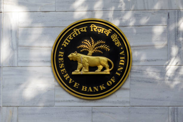 रेपो रेट वाढवत RBI ने घटवला विकास दराचा अनुमान